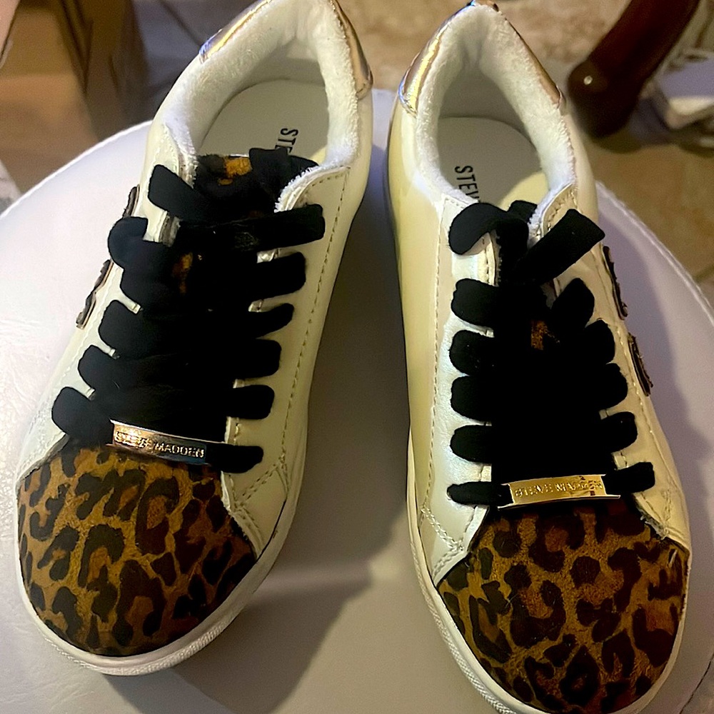 Trendy sneakers all white with combination of leopard/black.never used. Girls